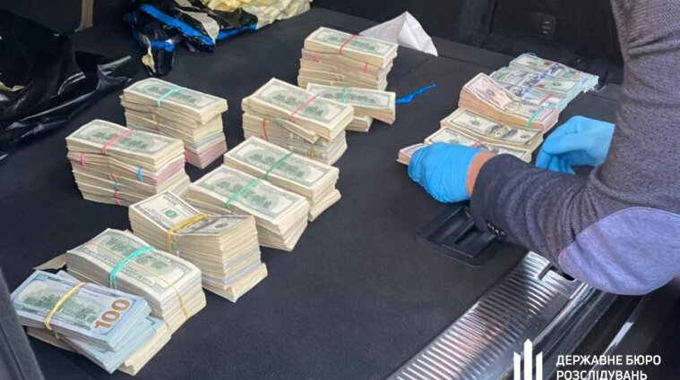Был казначеем: на Волыни у начальника таможенного поста изъяли более 700 тысяч долларов (фото)