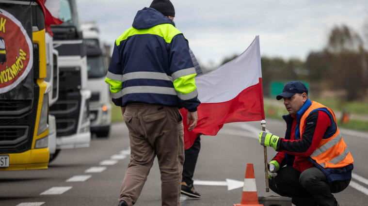 Польські фермери анонсували новий страйк на українському кордоні, який триватиме до 30 квітня