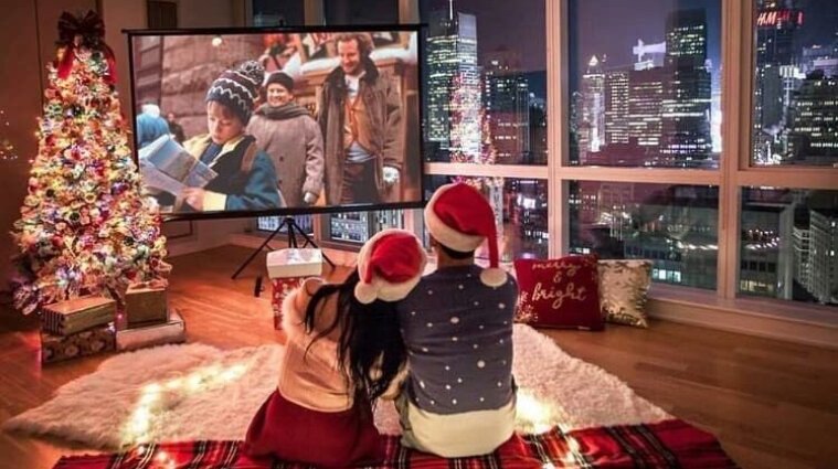 Як влаштувати святкову атмосферу: топ 12 різдвяних фільмів для всієї родини