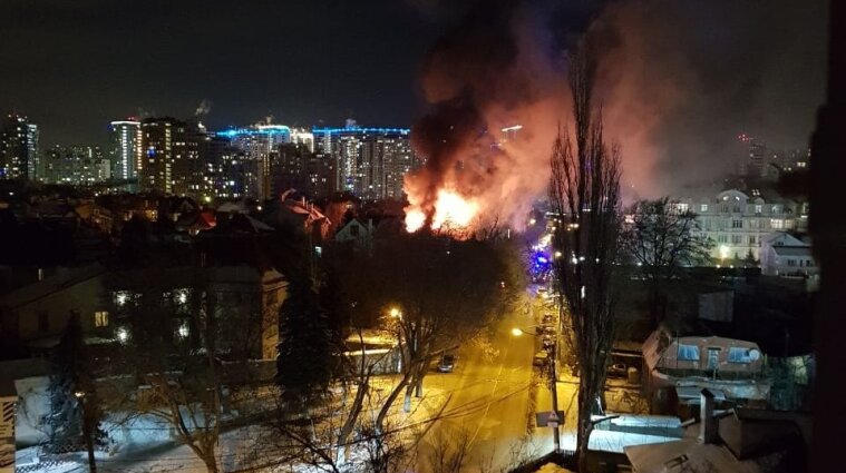 Крупный пожар в Одессе: погибли два человека - фото