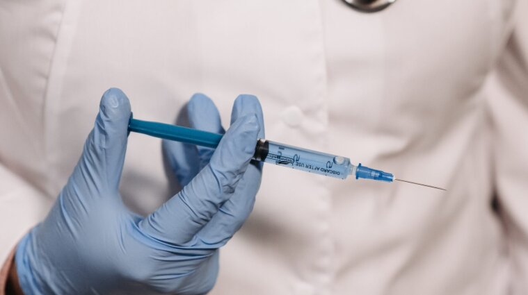 У США фіксують алергічні реакції після COVID-вакцинування