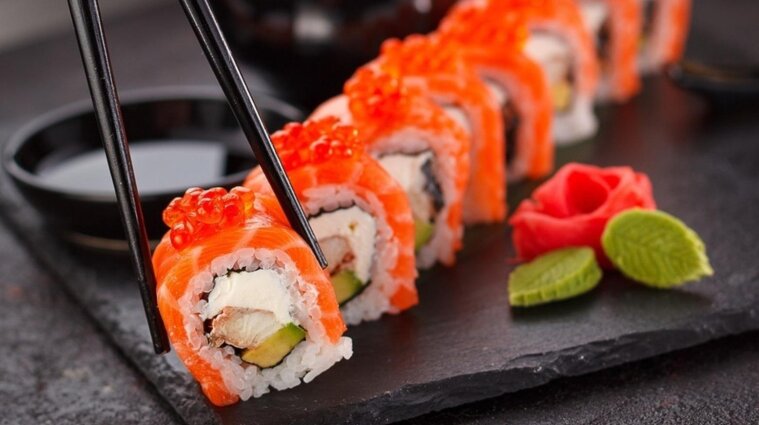У Харкові понад 30 людей отруїлися японською їжею в ресторанах