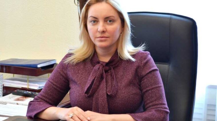 Глава Харьковского облсовета Егорова-Луценко отреагировала на скандал с выездом за границу водителя и мужа