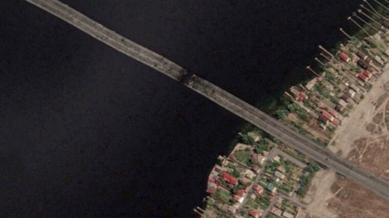 ЗСУ знову вдарили по Антонівському мосту у Херсоні - відео