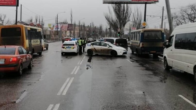 Смертельное ДТП в Одессе: легковушка вылетела на встречную полосу и протаранила микроавтобус