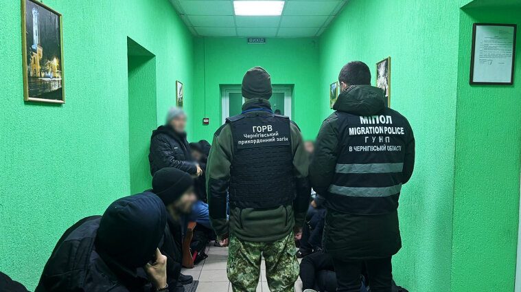 15 мигрантов из Беларуси задержали в Украине - видео