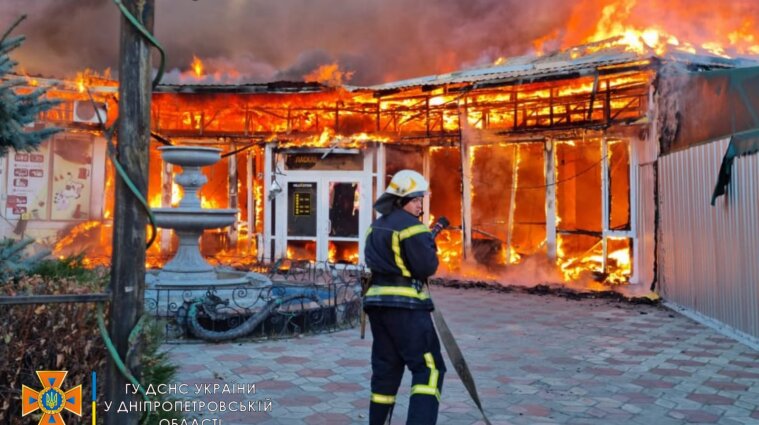 Ломбард, магазин и кафе горели на Днепропетровщине - фото, видео