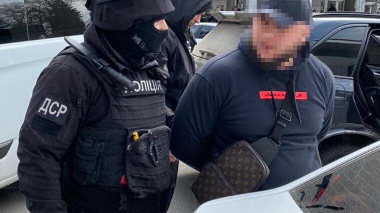 В Харькове задержали банду, которая требовала 700 тысяч долларов у бизнесмена (фото)