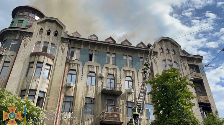 Многоэтажка загорелась в Одессе, эвакуированы 30 жителей - видео