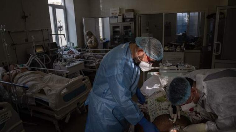 Ситуація з ковідом в Одесі: хворі пропонують тисячу доларів за місце в реанімації - волонтери