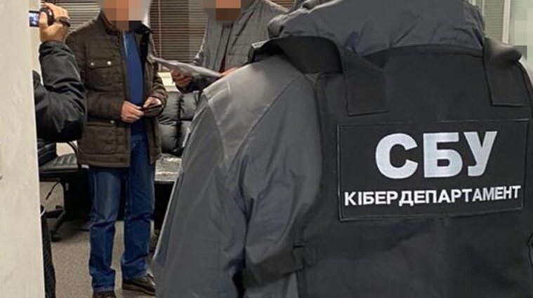 В Україні "накрили" конвертцентр, який відмив сотні мільйонів гривень на пальному