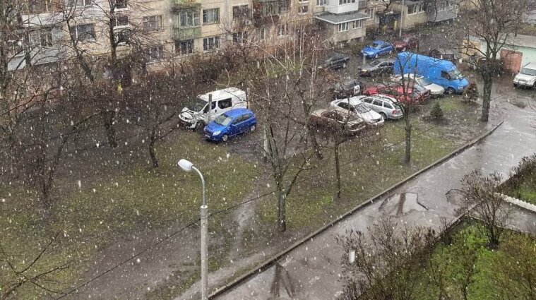 В Киеве в начале апреля пошел снег - фото