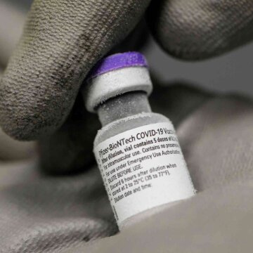 Вакцинація від Covid-19: чи потрібні щеплення та хто помирає
