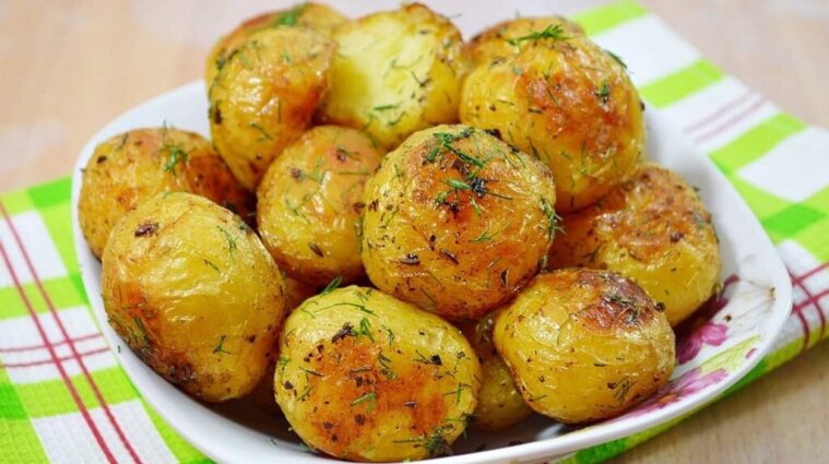 Простые рецепты вкусности: запеченный молодой картофель