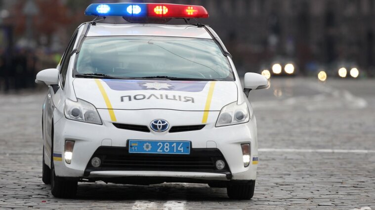 Автомобіль з поліціянтами підірвався на міні у Сумській області