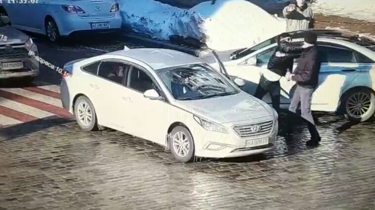 В Киеве - план перехвата, ищут водителя, который одним ударом убил пешехода (обновлено)