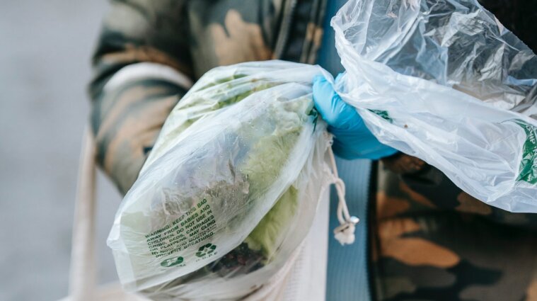 В Україні із супермаркетів та магазинів зникнуть безплатні пластикові пакети