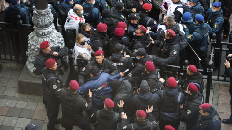 На митинге под Верховной Радой подрались предприниматели с полицией - видео