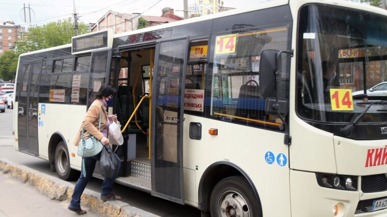 В Україні зняли відповідальність з автоперевізників: каратимуть лише пасажирів