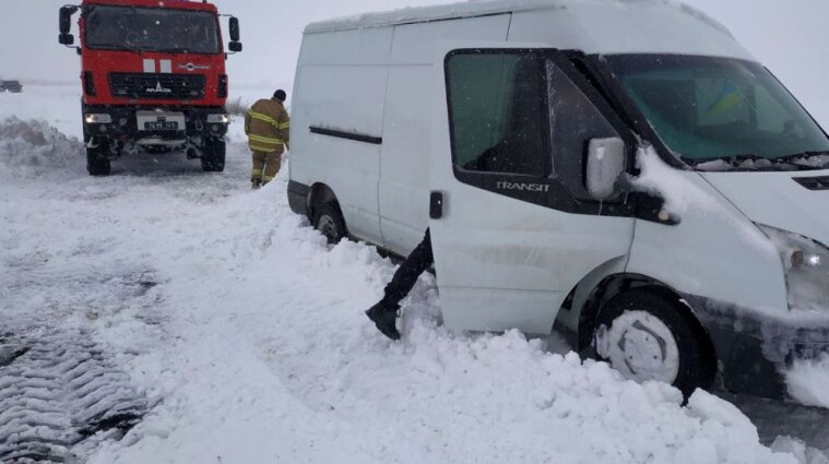 За пів дня у Києві через снігопад сталося майже 70 ДТП