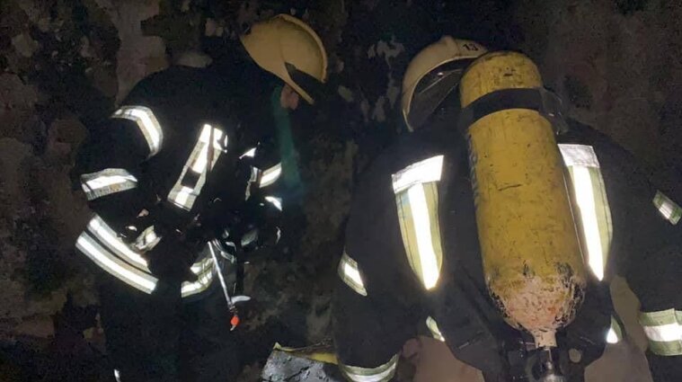 В Киеве во время пожара многоэтажки погиб человек