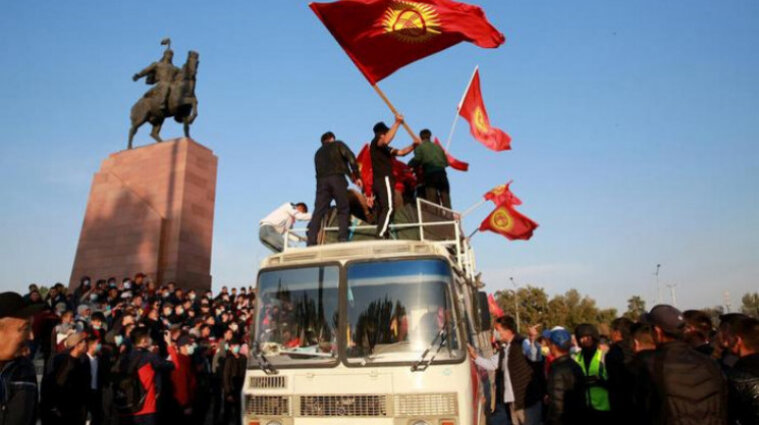 Президент Киргизстану повторно ввів режим надзвичайного стану в столиці