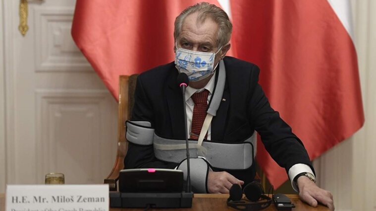 Президент Чехии до сих пор в больнице: его хотят отстранить от должности