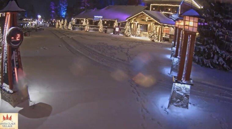 Резиденцию Санта-Клауса в Лапландии засыпало снегом (фото, видео)