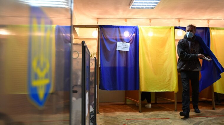За сколько украинцы готовы продать голос на выборах: социологи назвали суммы