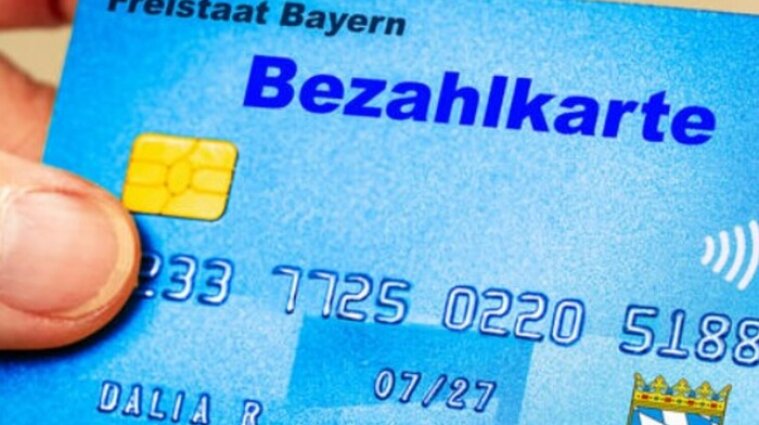 У Німеччині українцям почали видавати SocialCard: з них не можна буде переказувати кошти