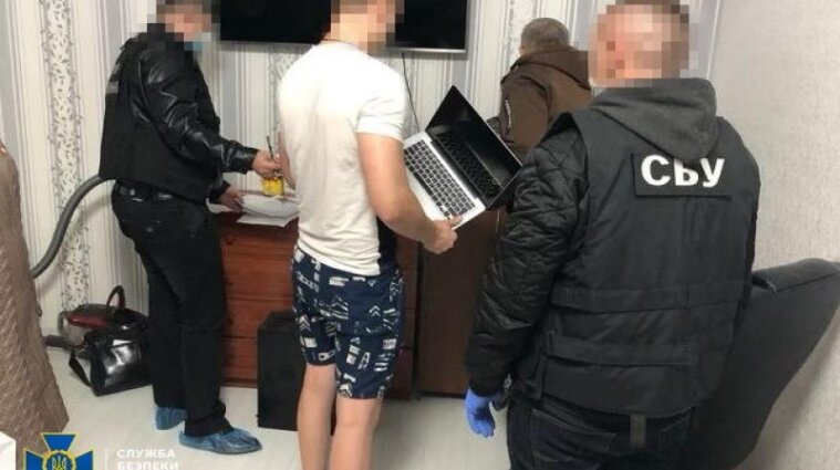 У Вінницькій області викрили хакерів, які атакували бази даних місцевих вишів