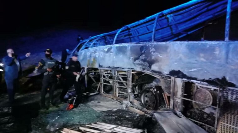 В ДТП с бензовозом и автобусом в Египте заживо сгорели 20 человек - видео, фото
