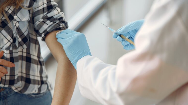 В Украине замедлились темпы вакцинации от COVID-19