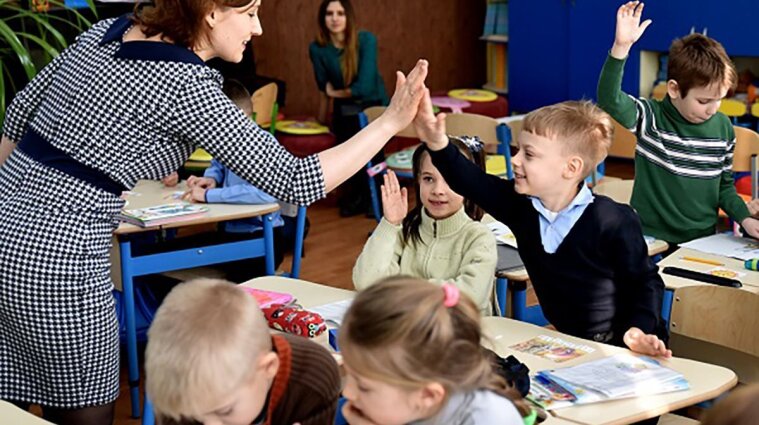 День учителя в Україні: коли та як краще привітати