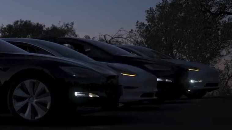 Автомобили Tesla "спели" украинский "Щедрик" (видео)