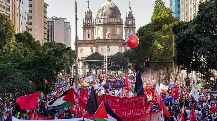 Вимагали імпічменту: у Бразилії відбулися масові антипрезидентські протести