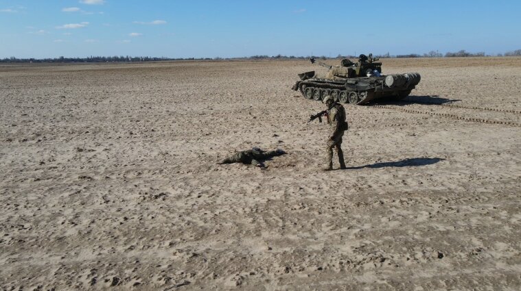 Російський солдат здав українським військовим танк за винагороду у 10 тисяч доларів