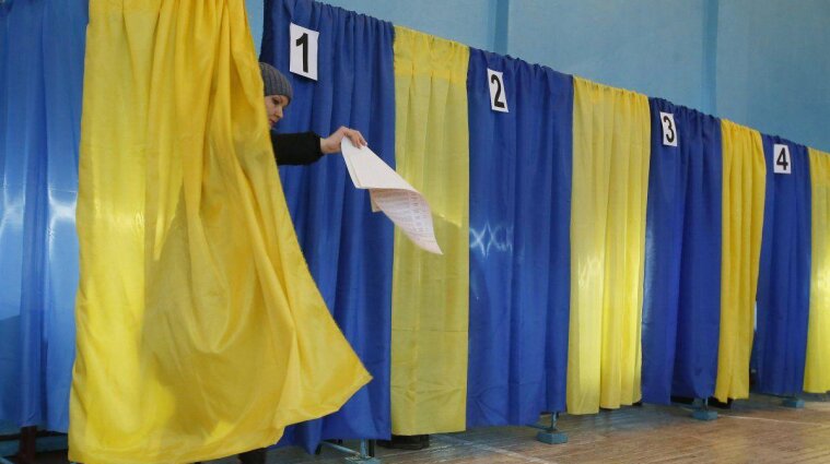 "Рейтинг": На местных выборах 5% барьер преодолеют пять партий