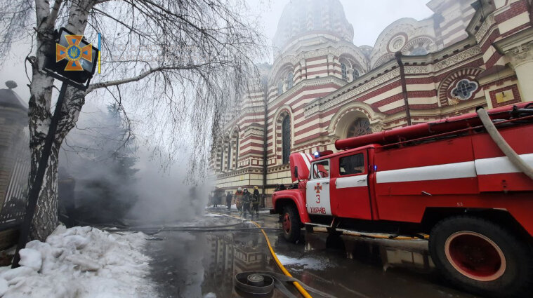 Пожар на территории кафедрального собора в Харькове - видео и фото с места происшествия