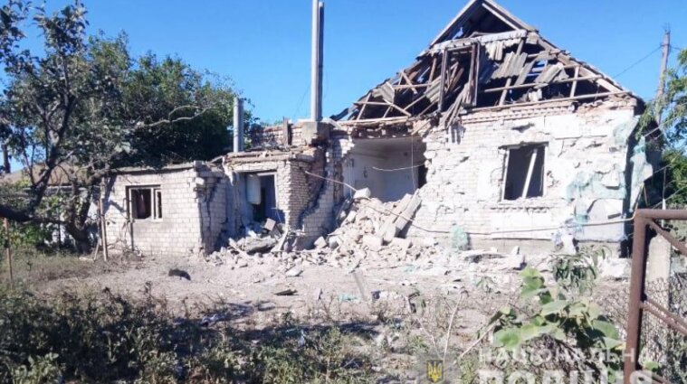 Нищать житлові будинки та цивільну інфраструктуру: орки обстріляли Миколаївщину (фото)