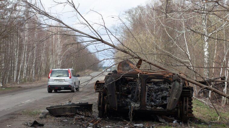 Во время оккупации Киевщины рашисты расстреляли авто, в котором находилась семья с двумя детьми