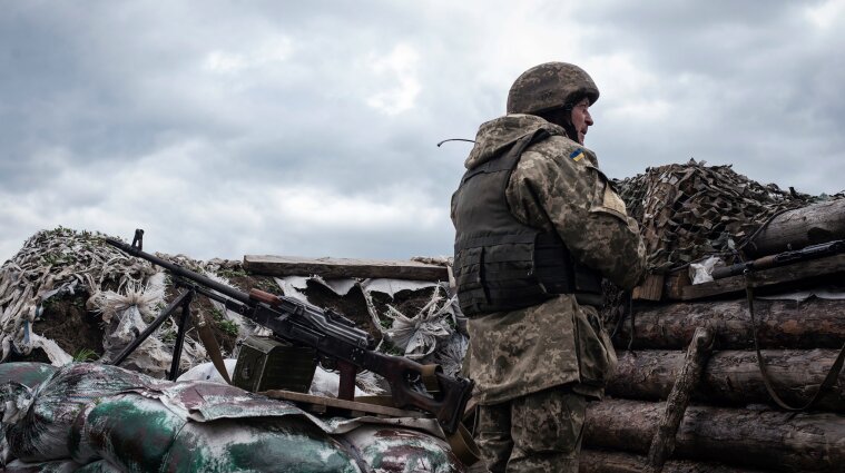 На Донбассе боевики ранили украинского бойца