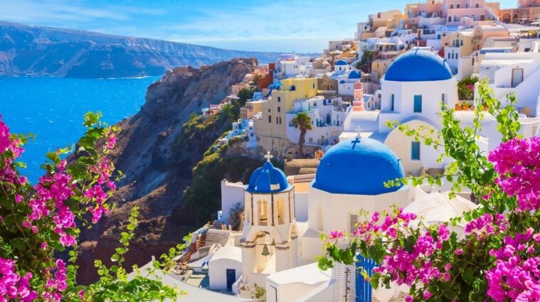 Из Греции вылетели почти 200 из полутысячи застрявших там туристов