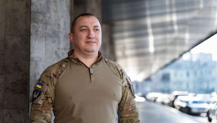 Колишній начальник Миколаївської СБУ Герсак, відомий "схемами" з бензином та креветками, "перефарбувався" у волонтери