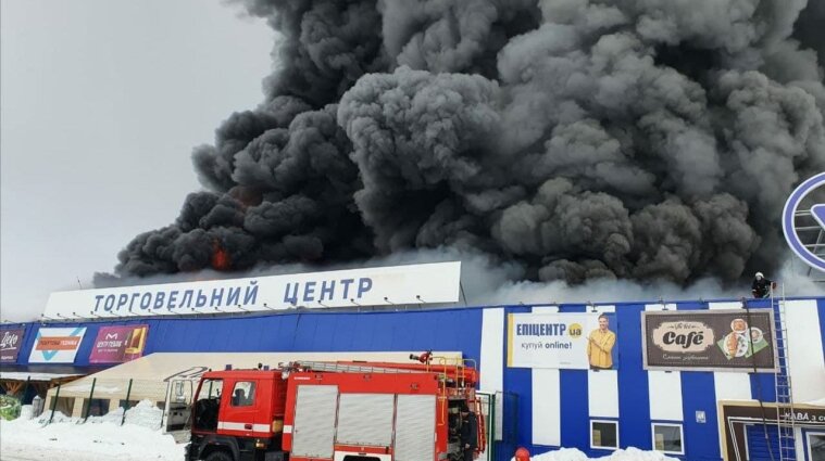 У Первомайську підпалили місцевий "Епіцентр" - відео