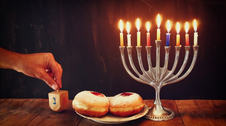 28 ноября – 6 декабря: Ханука – еврейский праздник чуда – длится восемь дней