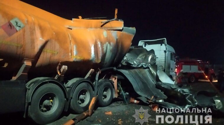 Бензовоз разорвало на куски в Полтавской области, есть жертвы - фото