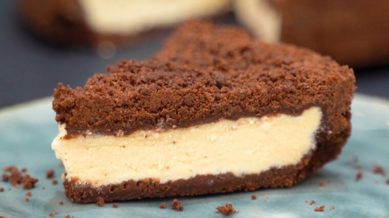 Прості рецепти смакоти: сирний пиріг з тертим шоколадом