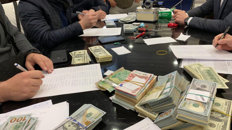 Экс-депутаты получают доход от "крышевания" торговли в подземках Киева - прокуратура