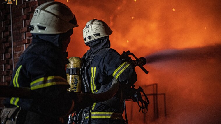 Масштабный пожар на Житомирщине: оккупанты взорвали две нефтебазы - видео